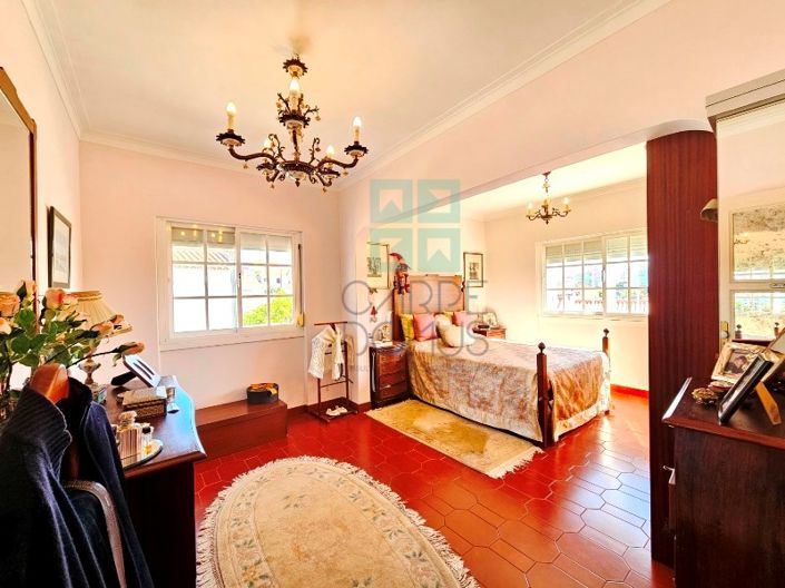 Image No.5-6 Bed House for sale