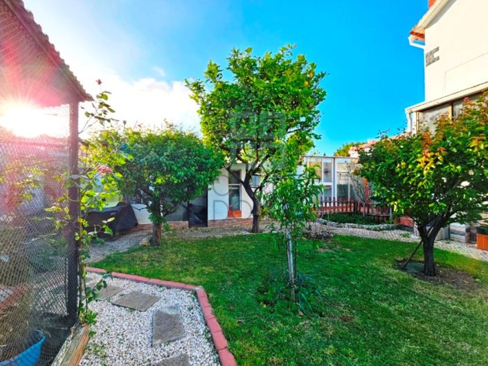 Image No.7-6 Bed House for sale