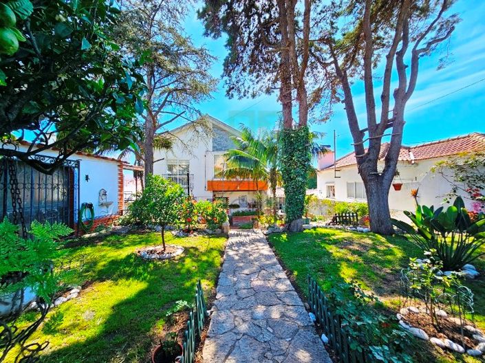 Image No.9-6 Bed House for sale
