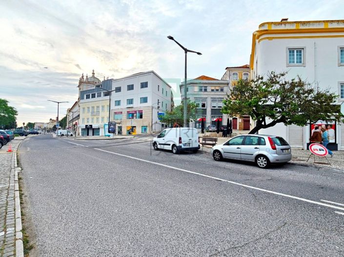 Image No.5-5 Bed Apartment for sale