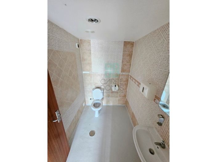 Image No.16-14 Bed Commercial for sale