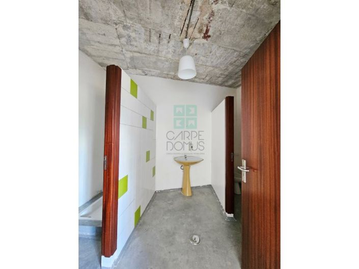 Image No.21-14 Bed Commercial for sale