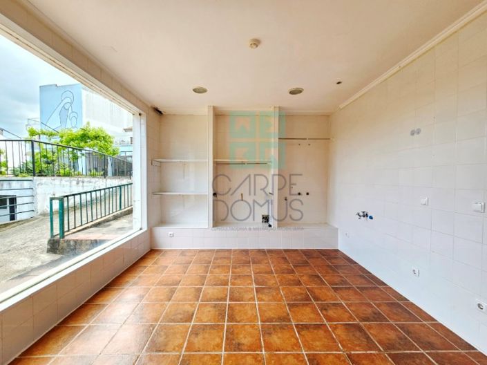 Image No.25-14 Bed Commercial for sale