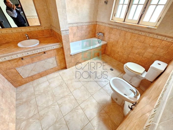 Image No.27-14 Bed Commercial for sale