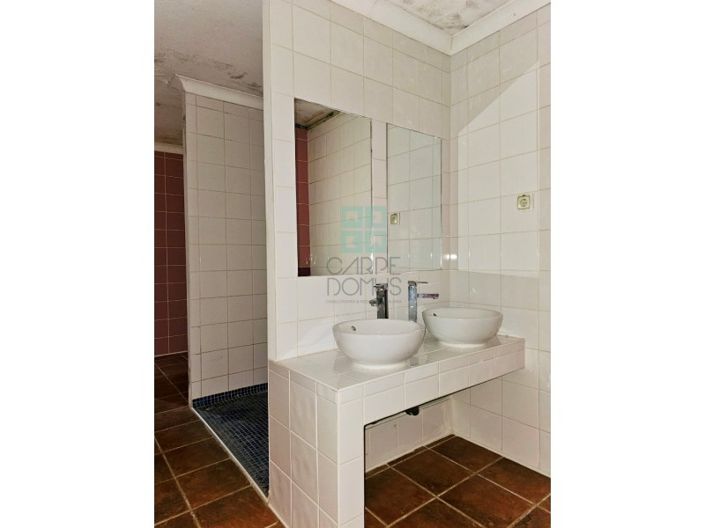 Image No.29-14 Bed Commercial for sale