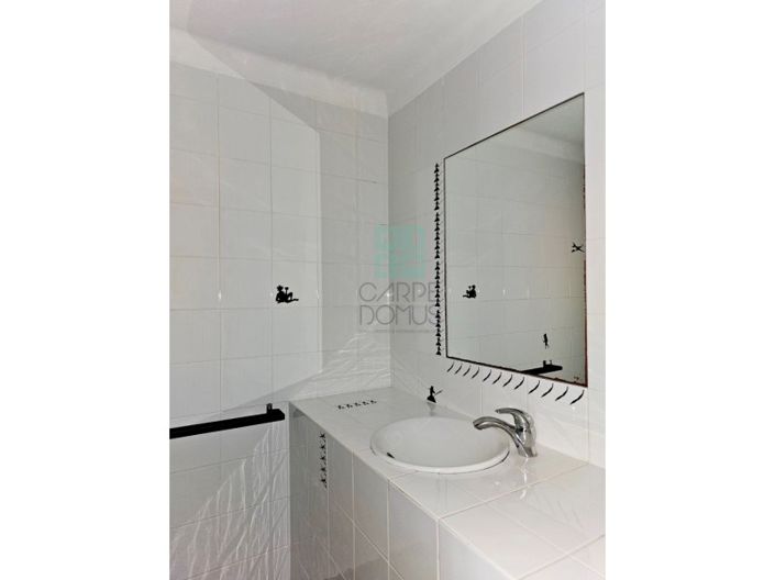 Image No.35-14 Bed Commercial for sale