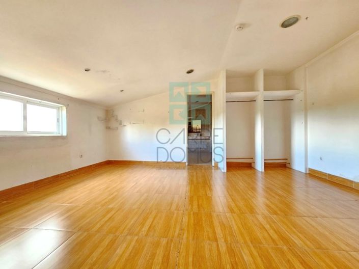 Image No.37-14 Bed Commercial for sale