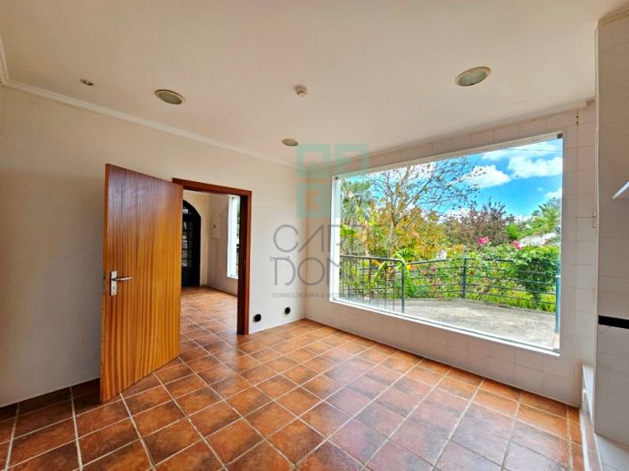 Image No.4-14 Bed Commercial for sale