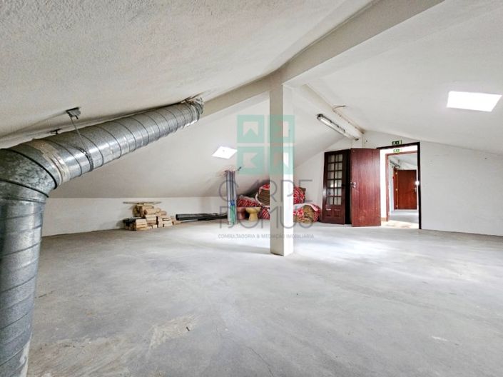 Image No.42-14 Bed Commercial for sale