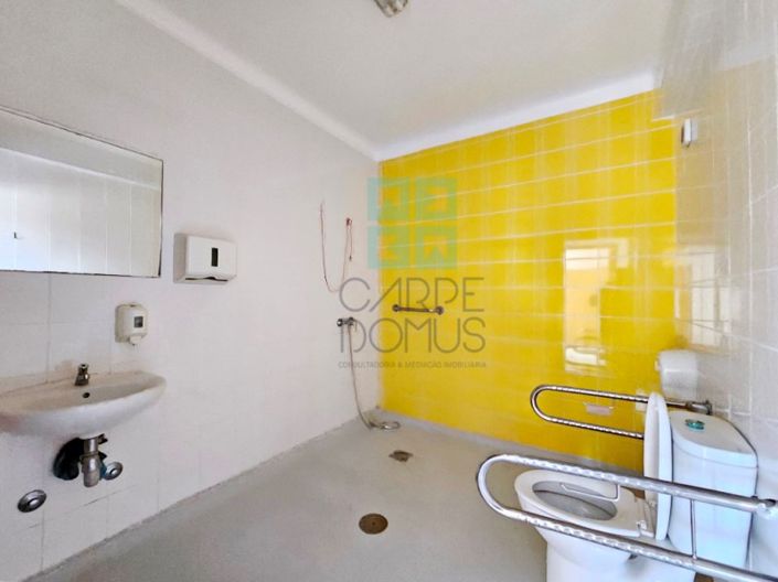 Image No.53-14 Bed Commercial for sale