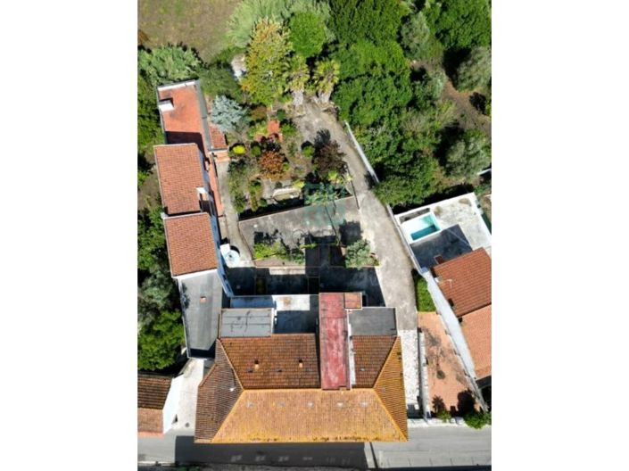 Image No.60-14 Bed Commercial for sale