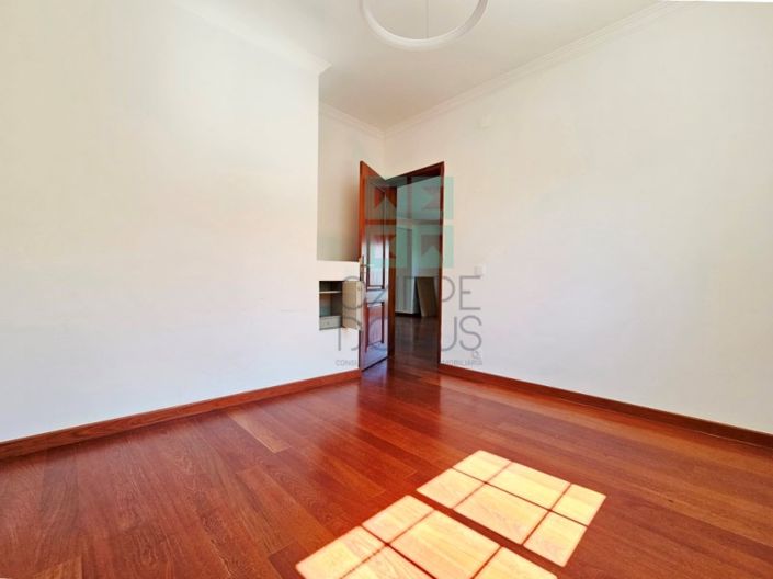 Image No.16-4 Bed House for sale