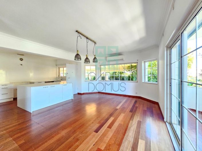 Image No.19-4 Bed House for sale