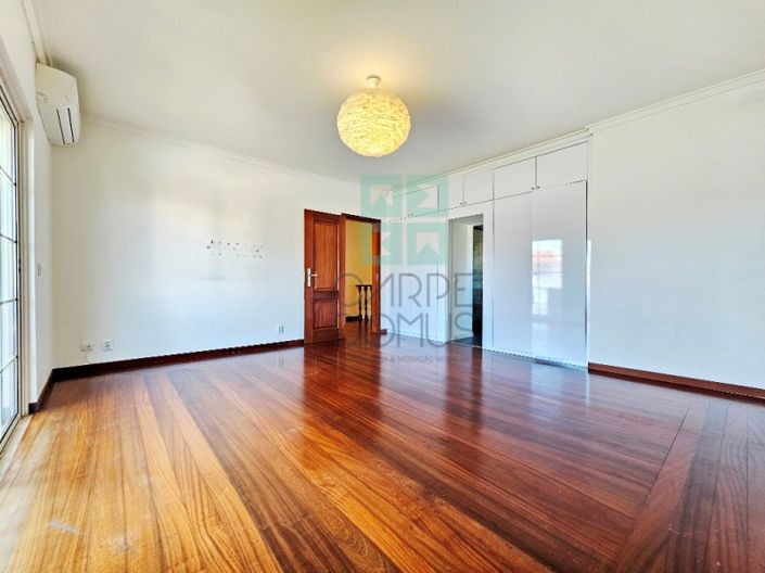 Image No.40-4 Bed House for sale