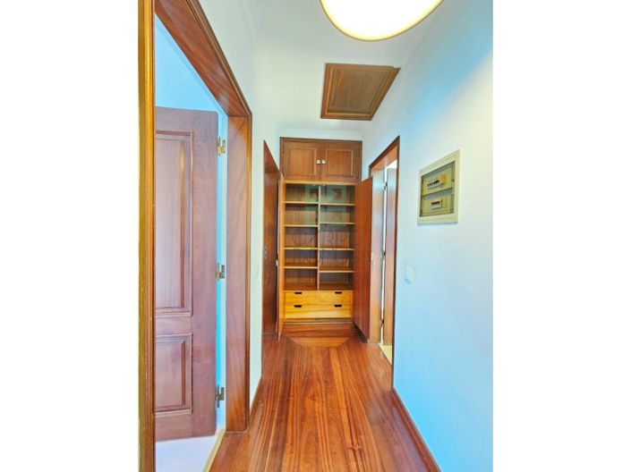 Image No.48-4 Bed House for sale