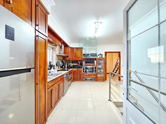 Image No.16-4 Bed House for sale