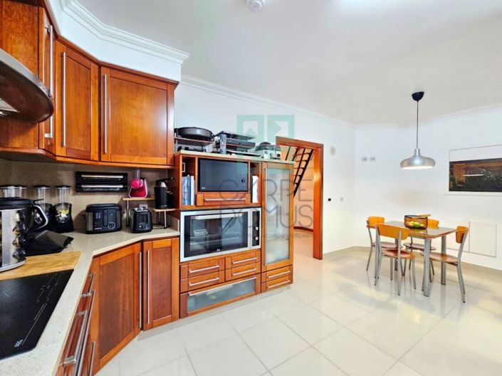 Image No.18-4 Bed House for sale