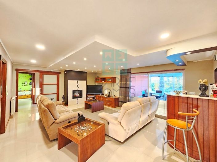 Image No.25-4 Bed House for sale