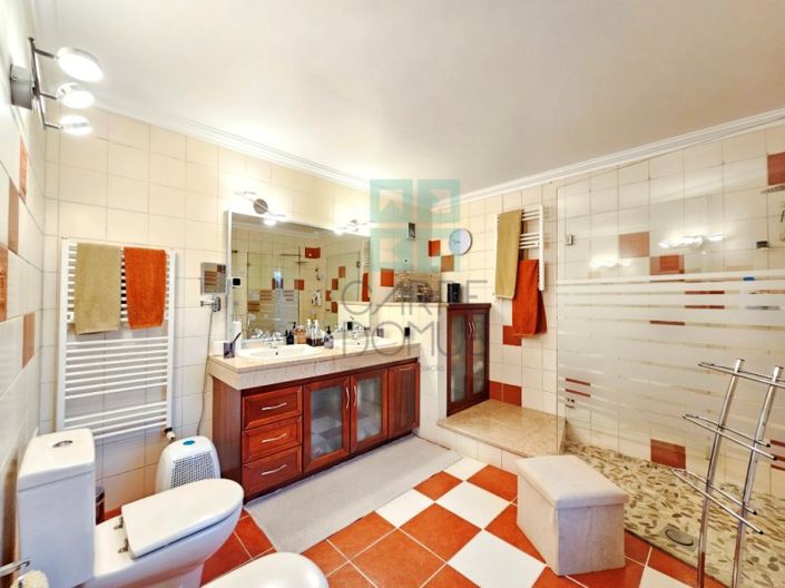 Image No.41-4 Bed House for sale