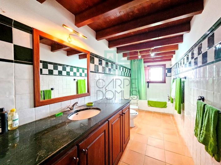 Image No.60-5 Bed Farmhouse for sale