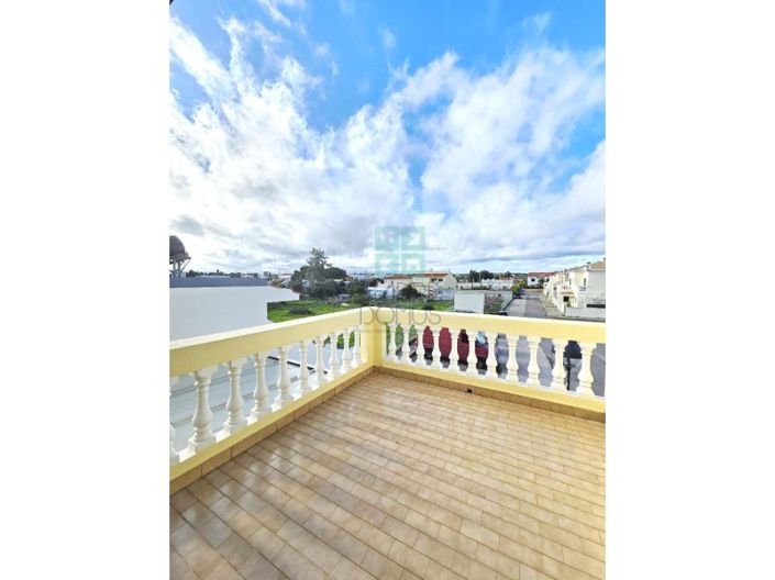 Image No.18-4 Bed House for sale