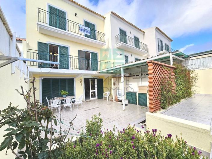 Image No.2-4 Bed House for sale