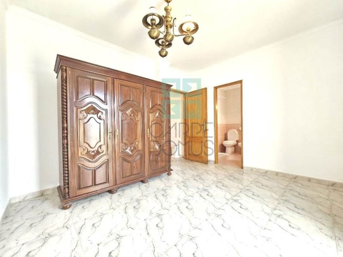 Image No.21-4 Bed House for sale