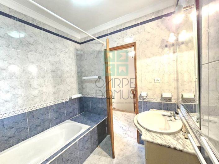 Image No.25-4 Bed House for sale