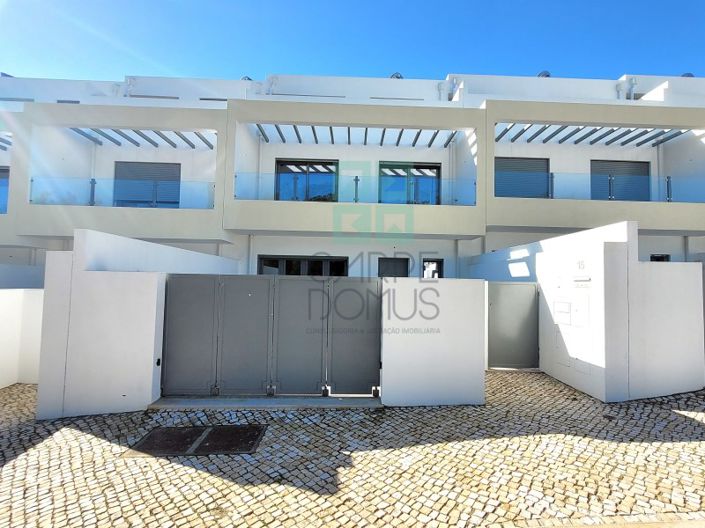Image No.11-3 Bed House for sale