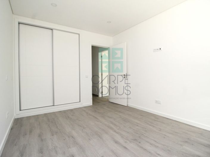 Image No.17-3 Bed House for sale