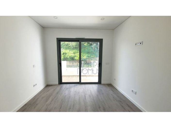 Image No.19-3 Bed House for sale