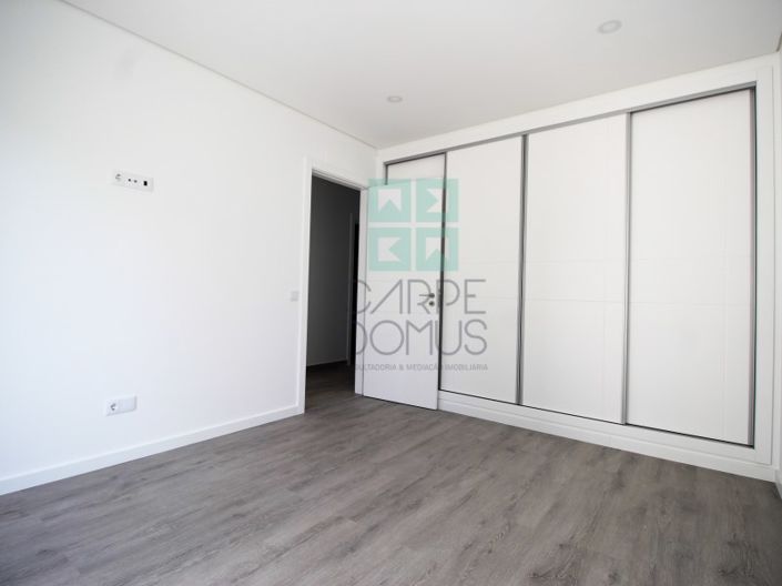 Image No.21-3 Bed House for sale