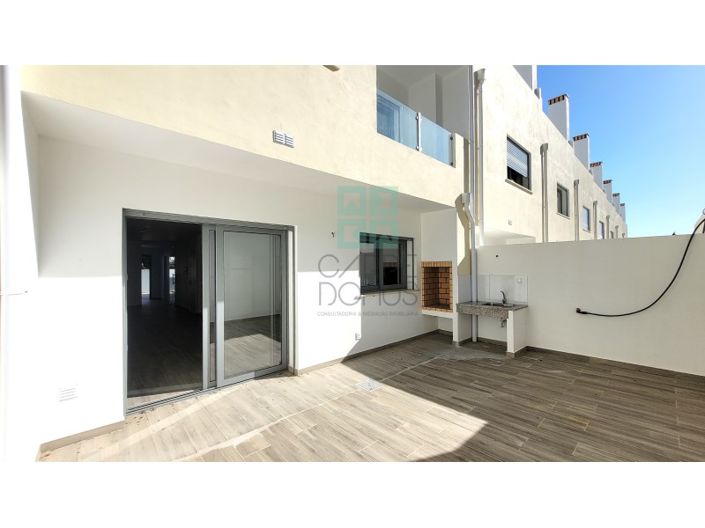 Image No.26-3 Bed House for sale