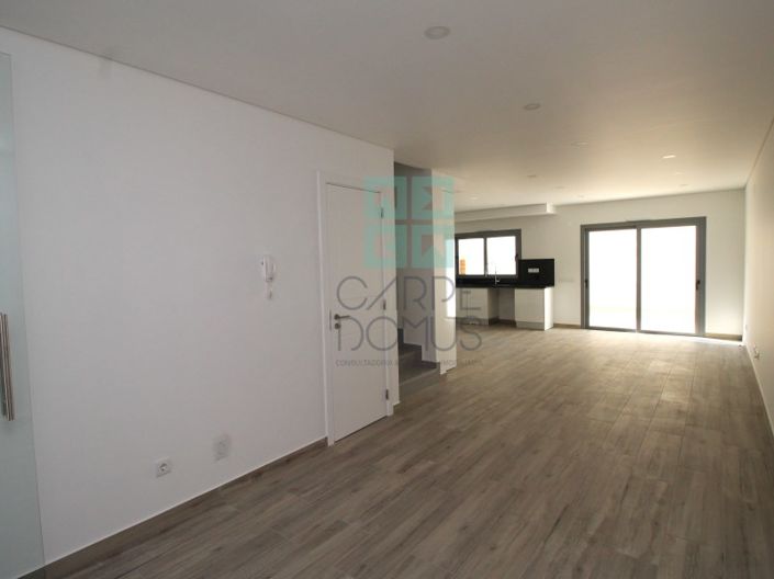 Image No.8-3 Bed House for sale