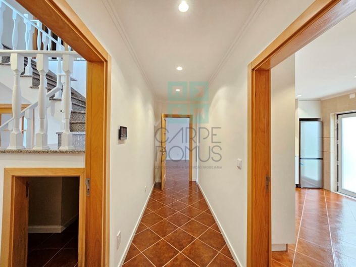 Image No.18-5 Bed House for sale