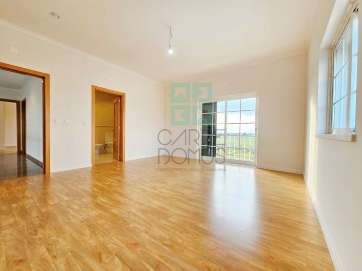 Image No.30-5 Bed House for sale