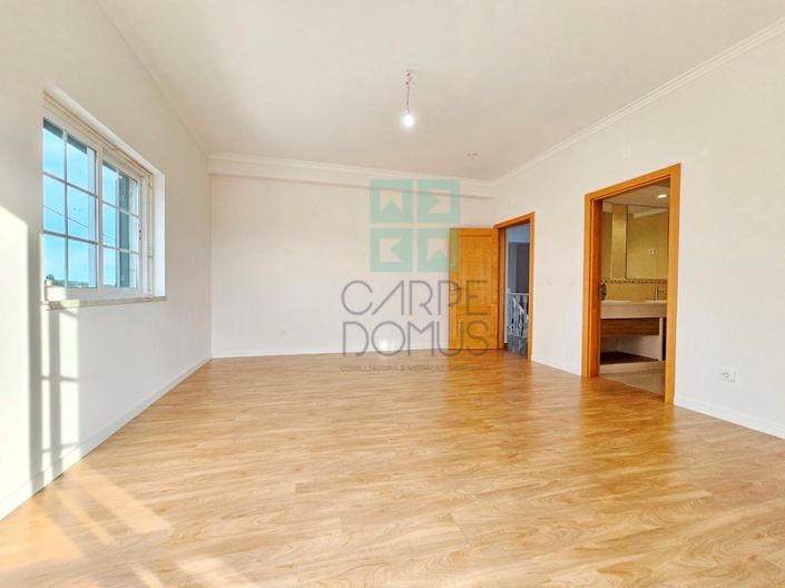 Image No.31-5 Bed House for sale