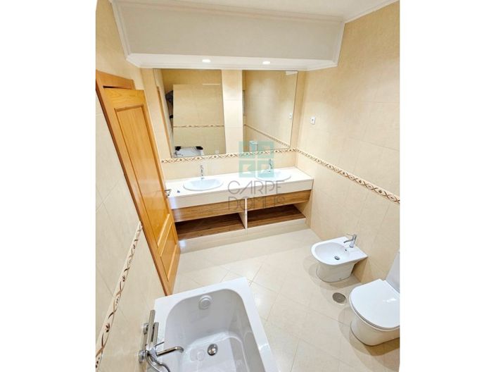 Image No.32-5 Bed House for sale