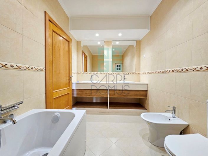 Image No.33-5 Bed House for sale