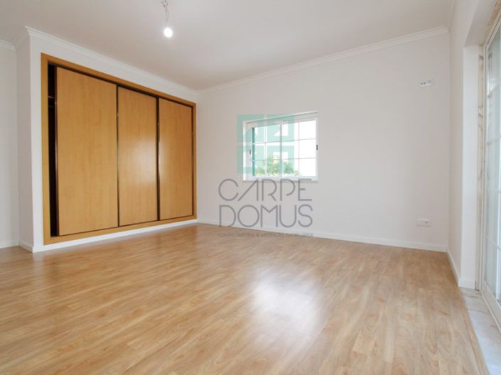 Image No.36-5 Bed House for sale