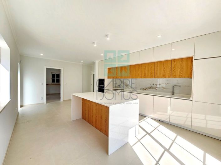 Image No.20-5 Bed House for sale
