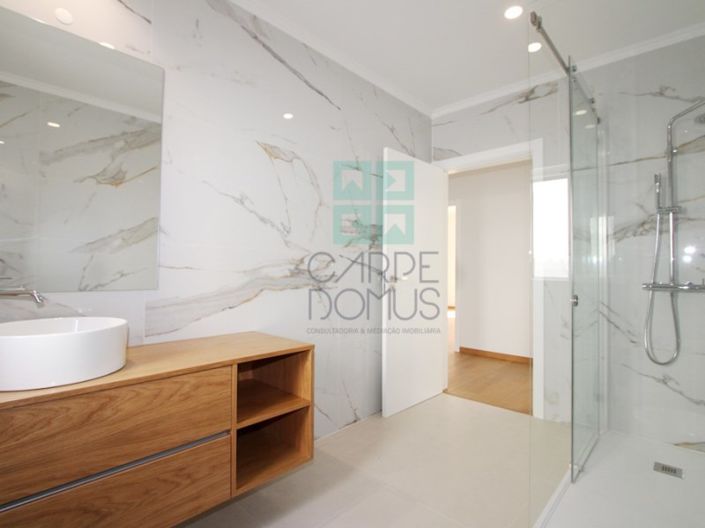 Image No.28-5 Bed House for sale