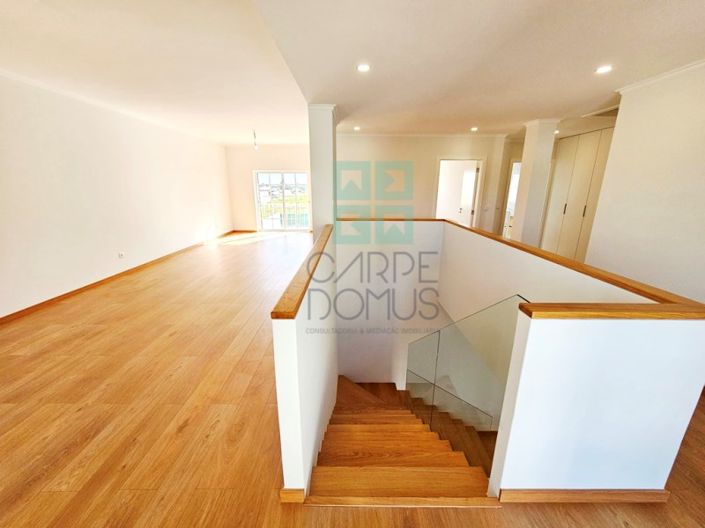 Image No.30-5 Bed House for sale
