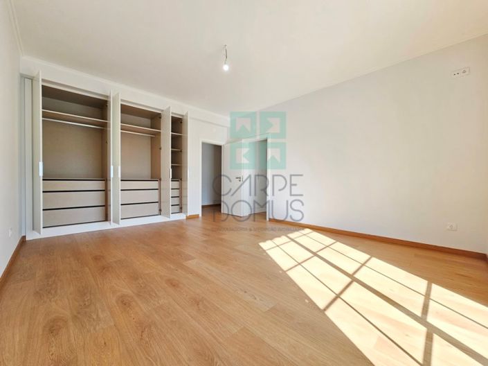 Image No.37-5 Bed House for sale