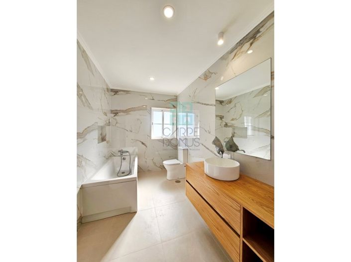 Image No.39-5 Bed House for sale