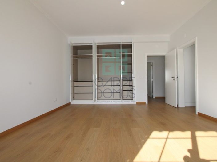 Image No.40-5 Bed House for sale