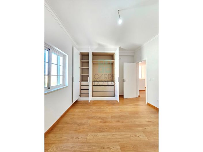 Image No.41-5 Bed House for sale