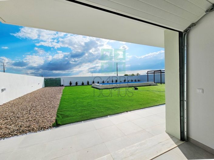Image No.54-5 Bed House for sale