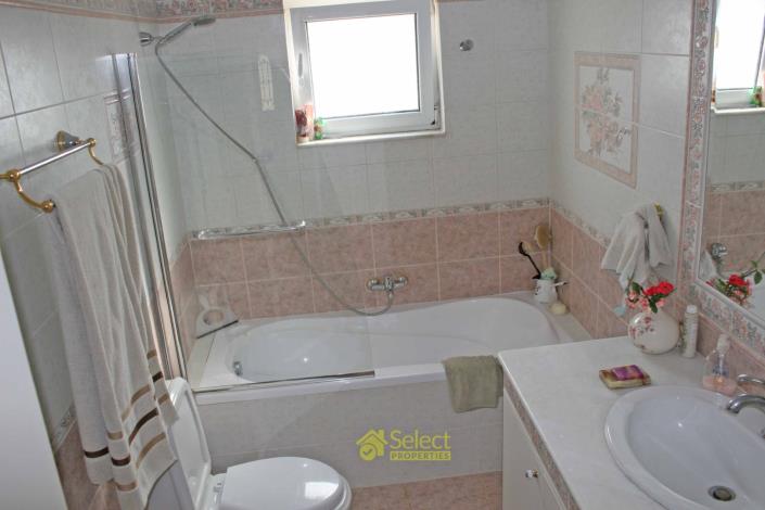 Image No.39-5 Bed Villa / Detached for sale