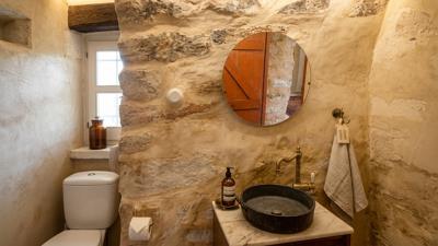 1bathroom